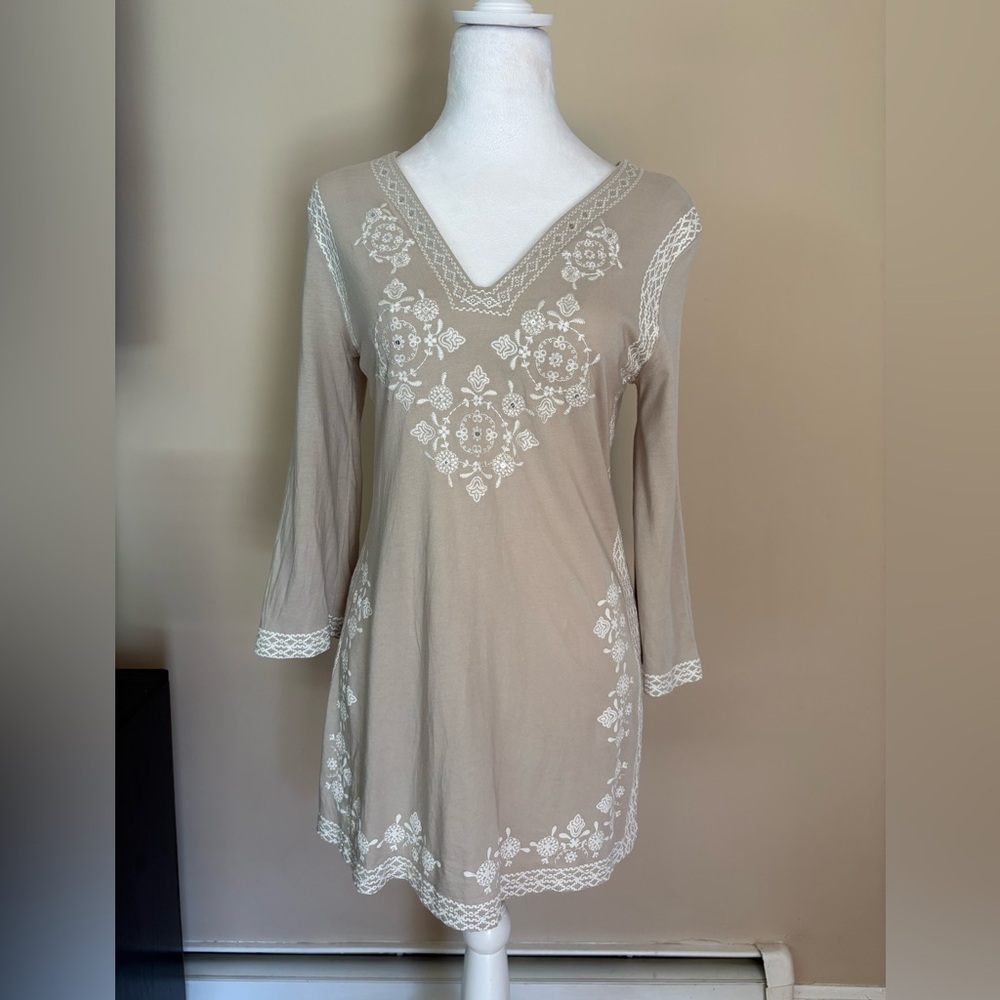 🎾INC Cream Tunic with White Embroidery & Sequins